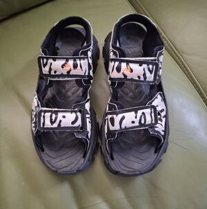 Adidas by Stella McCartney Hika Outdoor Sandals Black White size 6